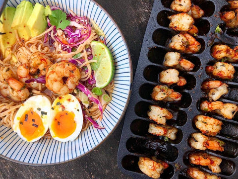 Outset 76375 shrimp-topped pan for serving at the table
