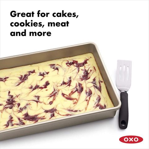 Square rolled edges on OXO GG Pro cake pan for secure grip