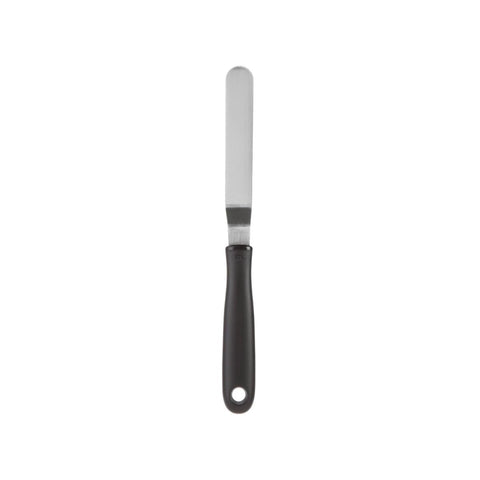 OXO Good Grips Cupcake Icing Knife ensures smooth edges for even frosting coats.