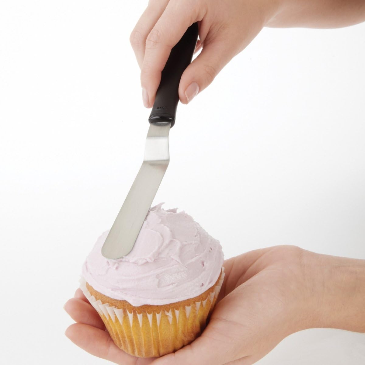 OXO Good Grips Cupcake Icing Knife soft handle provides comfortable extended use.