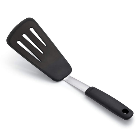 OXO Good Grips edge glides under delicate foods with minimal disruption.