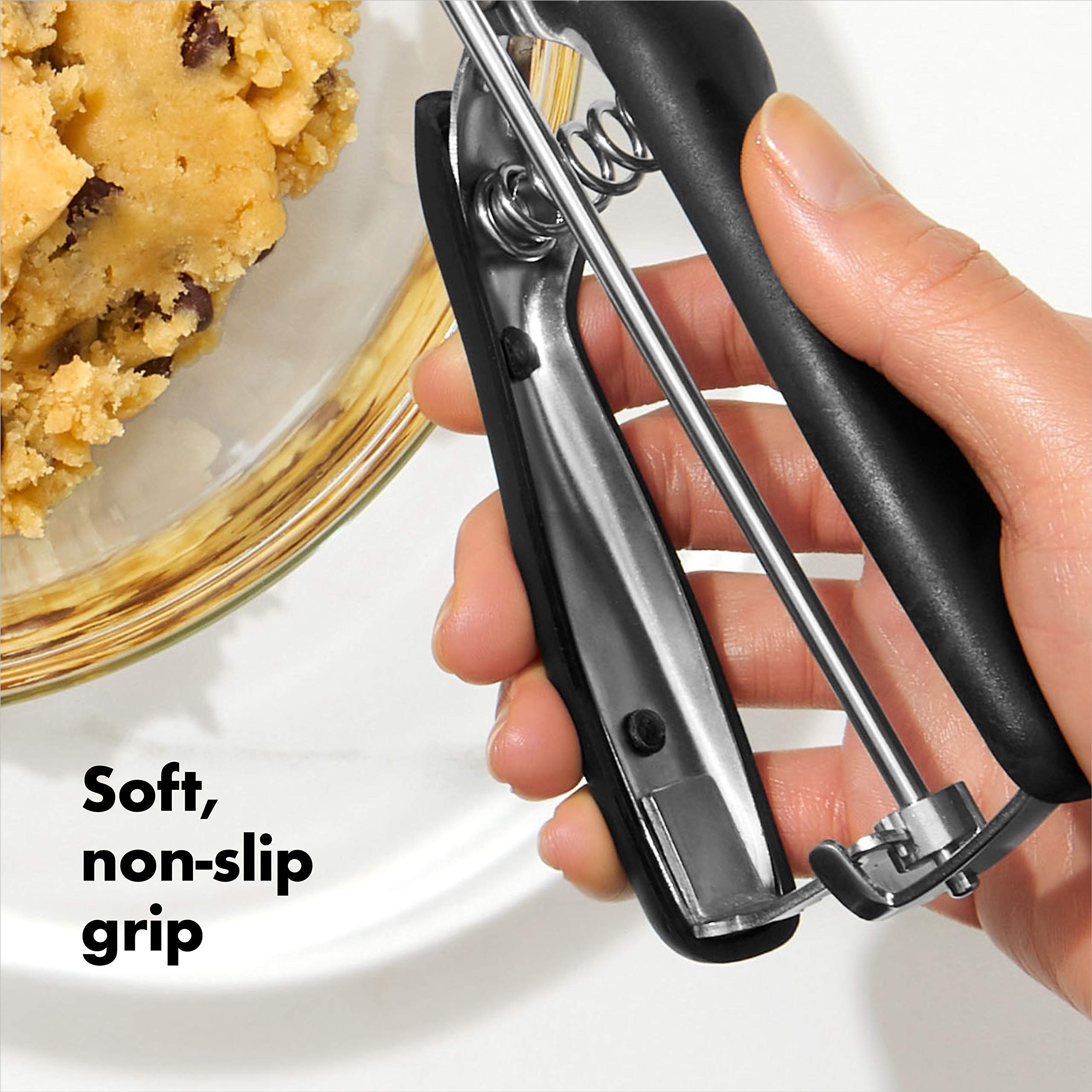 OXO Good Grips soft-grip-handle eases squeezing and reduces hand fatigue.