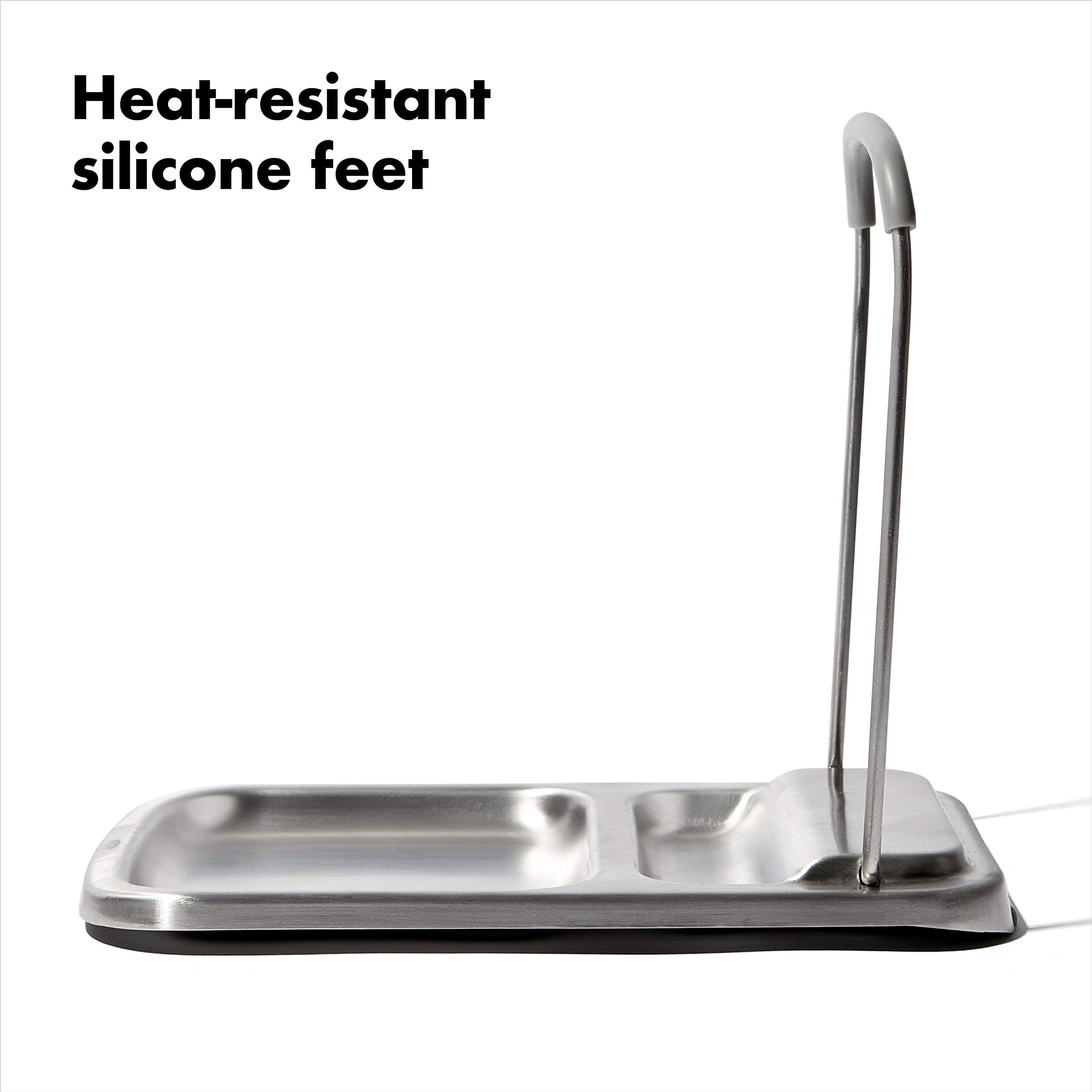 Heat-resistant silicone feet protect countertops and stovetops during use.