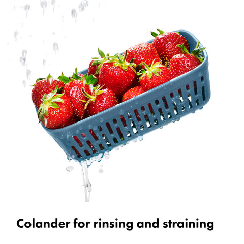 Leakproof lid with silicone gasket seals securely for transport.
