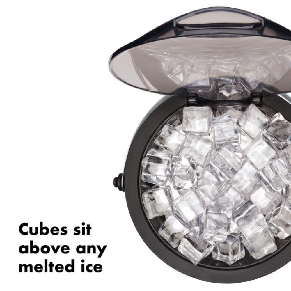Non-slip base keeps the bucket steady while scooping ice.