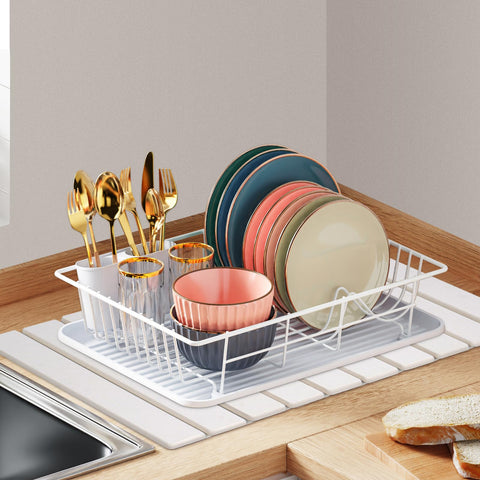 Oxydrily stone mat used as a heat-resistant surface for hot dishes