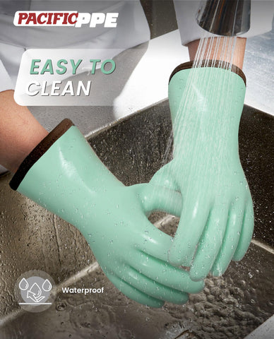 PACIFIC PPE green oven gloves provide a secure grip for hot trays and pans.