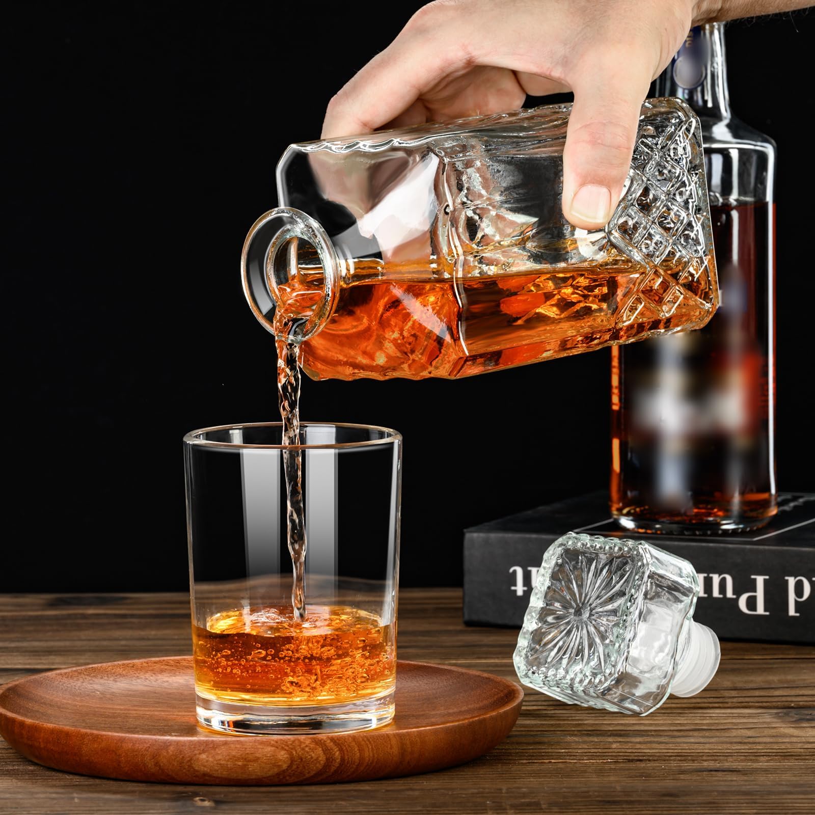 PARACITY Infinity design decanter in classic style elevates any home bar