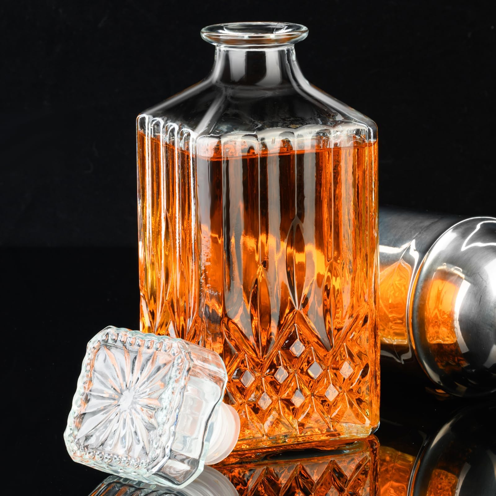 PARACITY lead-free glass decanter with a durable thick base for daily use