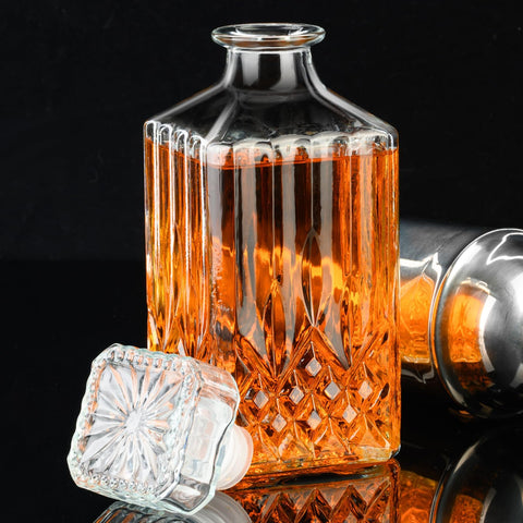 PARACITY lead-free glass decanter with a durable thick base for daily use