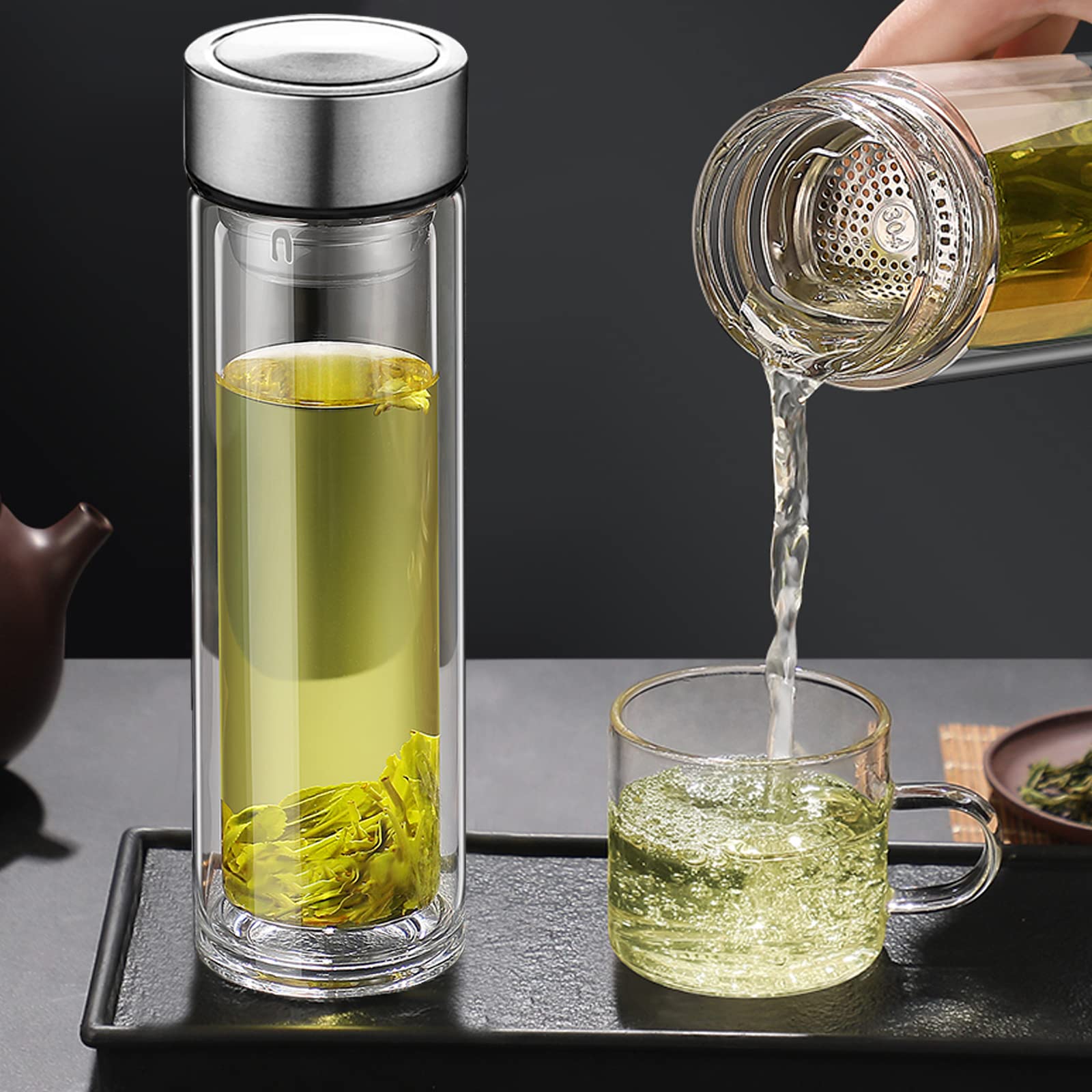 PARACITY rotating lid with silicone seal minimizes leaks during travel
