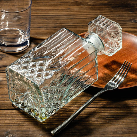 PARACITY universal decanter suitable for whiskey, scotch, bourbon, vodka and more