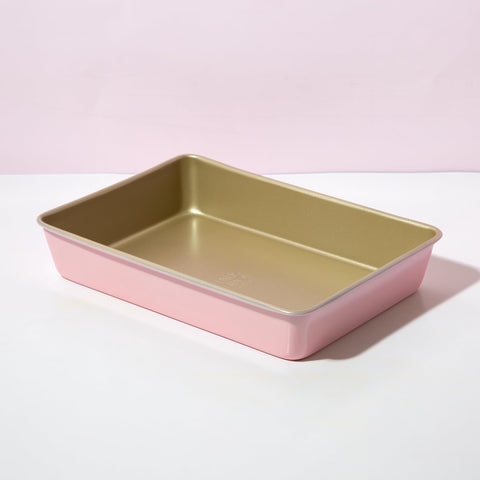 Paris Hilton 13x9 pan ideal for cakes, brownies, and sheet-pan meals