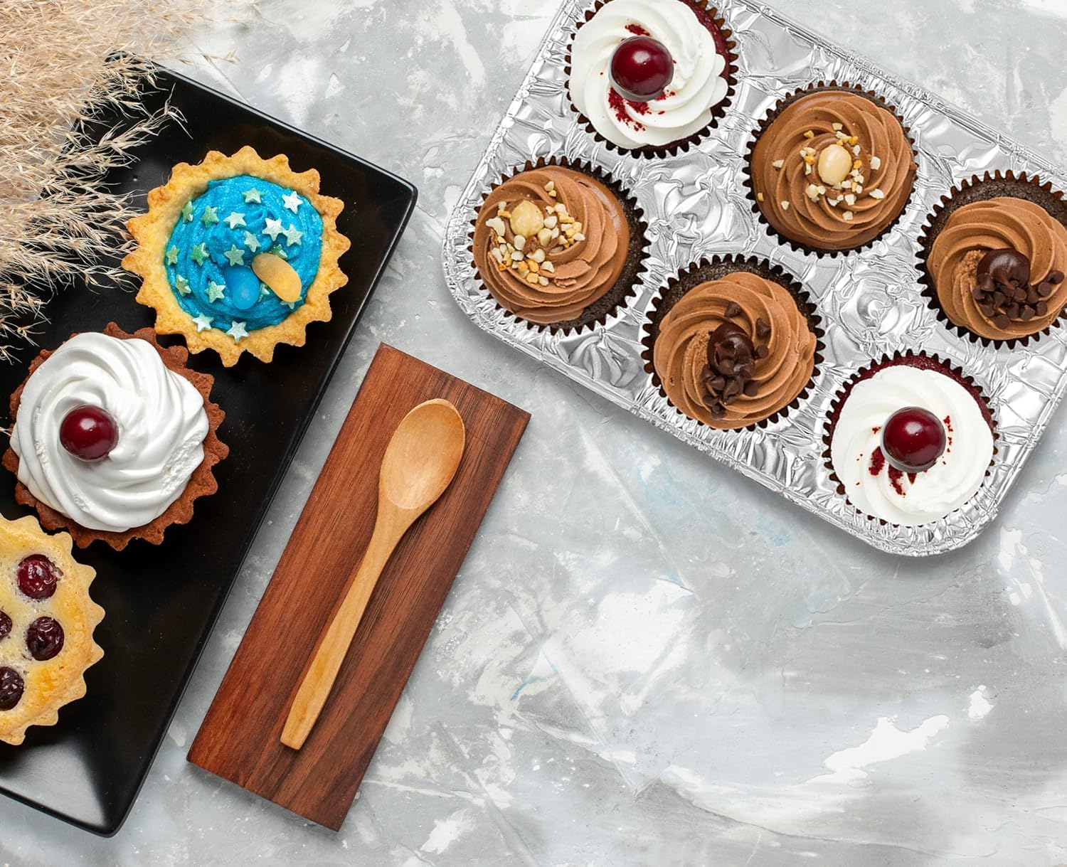 PARTY BARGAINS muffin pan oven-ready design ensures quick, even heating.