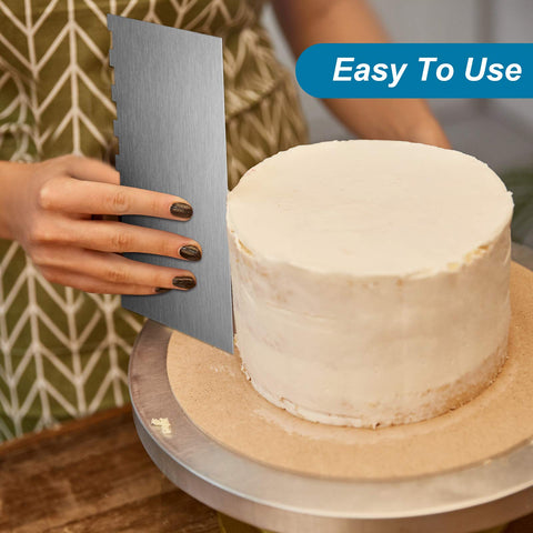 Patelai buttercream stripe tool ready for precise frosting patterns.