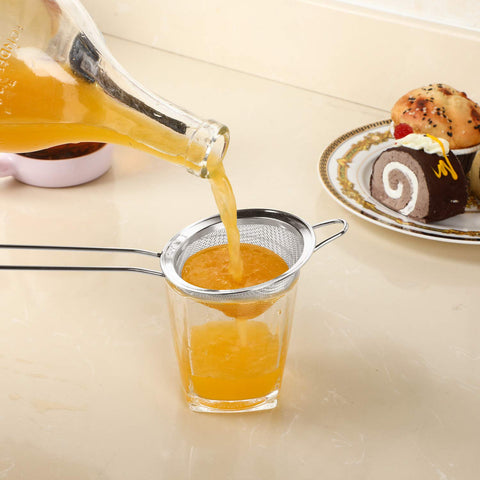Patelai dishwasher-safe strainer simplifies cleaning after use.