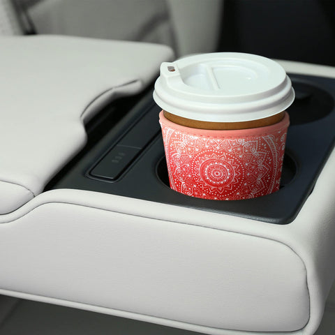 Patelai flower-style sleeve on a frosty drink demonstrating condensation control.