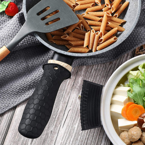 Patelai honeycomb design improves grip and reduces slipperiness when gripping pans