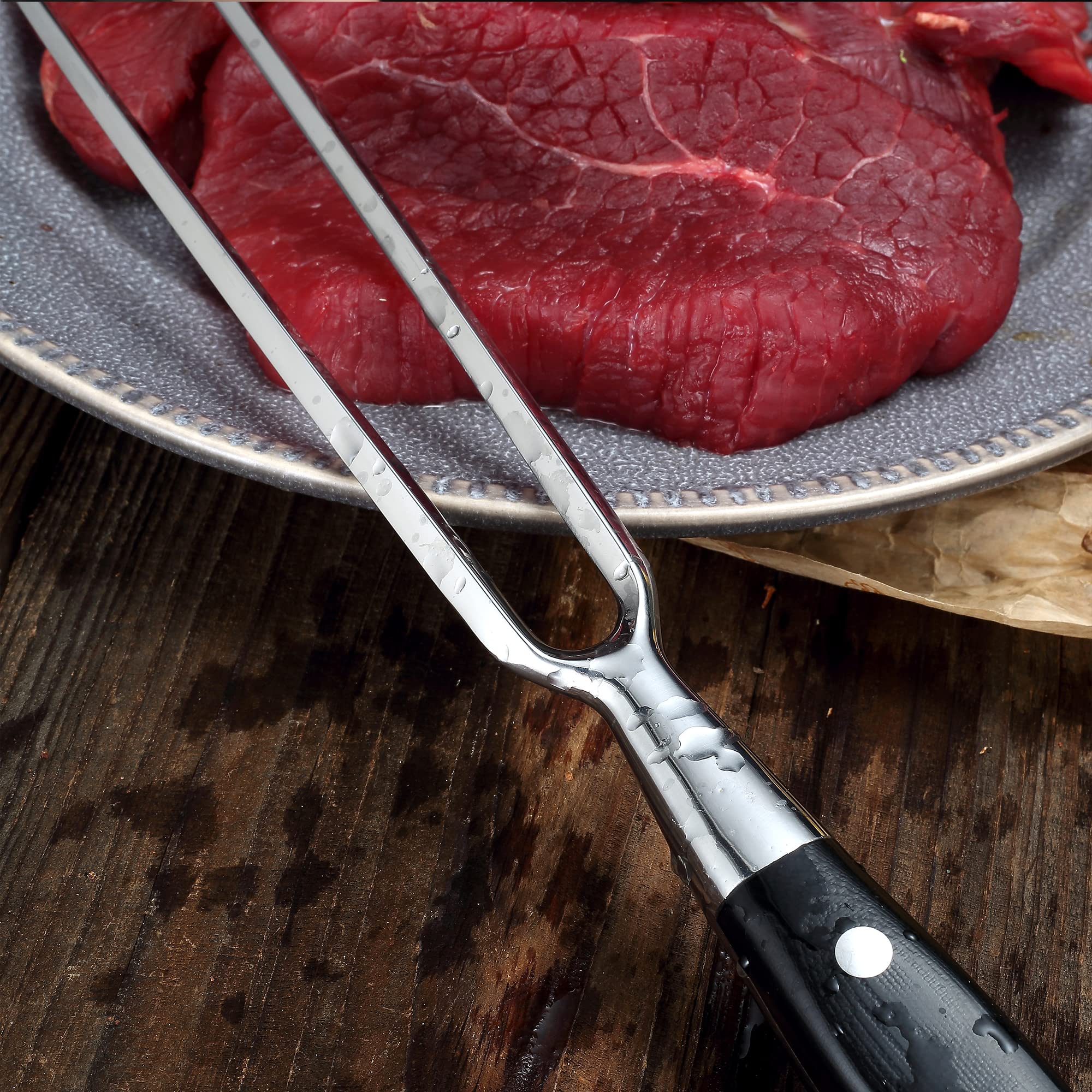 PAUDIN kitchen carving set in action for holiday feast prep.