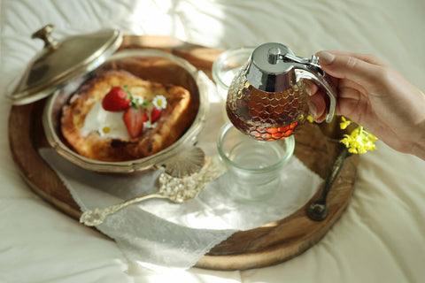 PAULSWAY versatile liquid container handles honey, syrup, or other liquids with easy pouring.