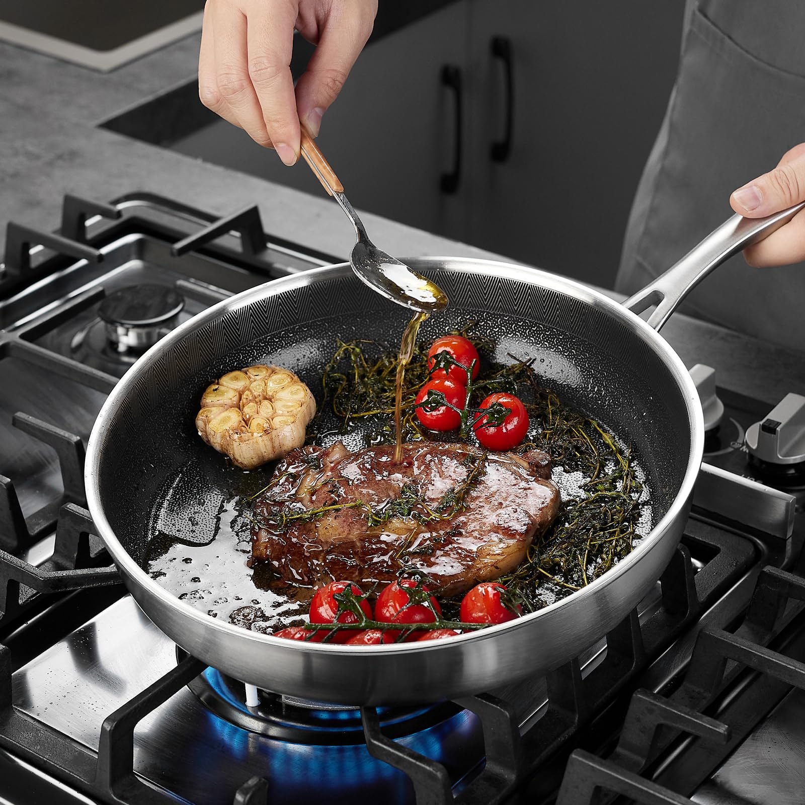 PekGema handle detail emphasizes ergonomic grip for comfortable stirring