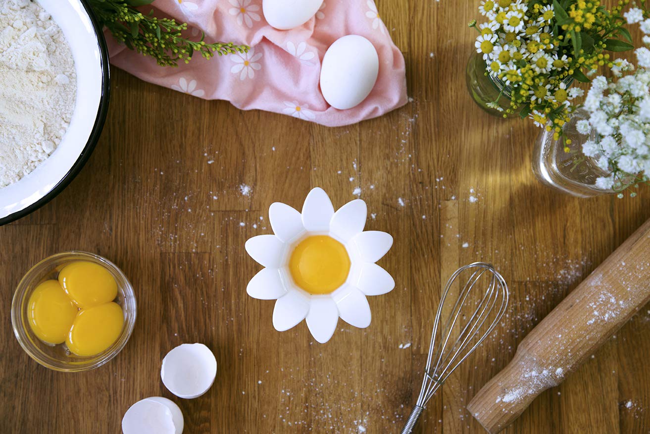 Crack an egg and separate yolk in seconds with the Peleg Design Daisy Egg Separator