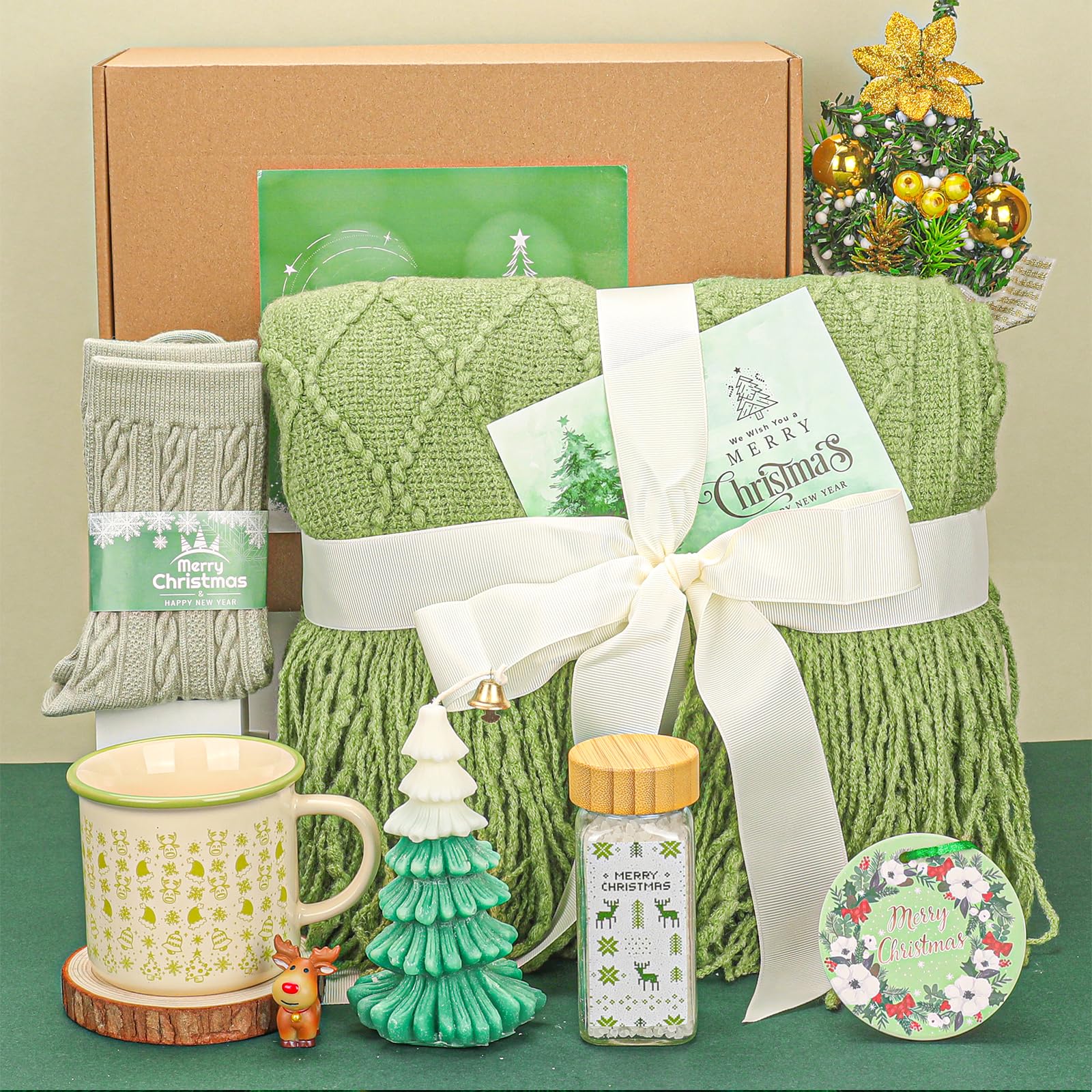 Pengtai Christmas gift set blanket provides cozy warmth for chilly evenings.