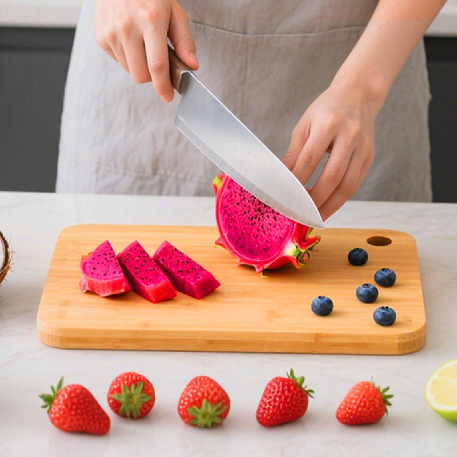 Pesueklns bamboo board with deep juice grooves to prevent spills