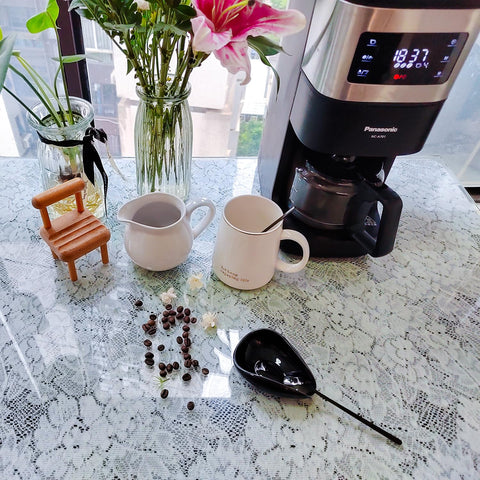 PFCTRJR kitchen counter organization with a compact spoon rest.