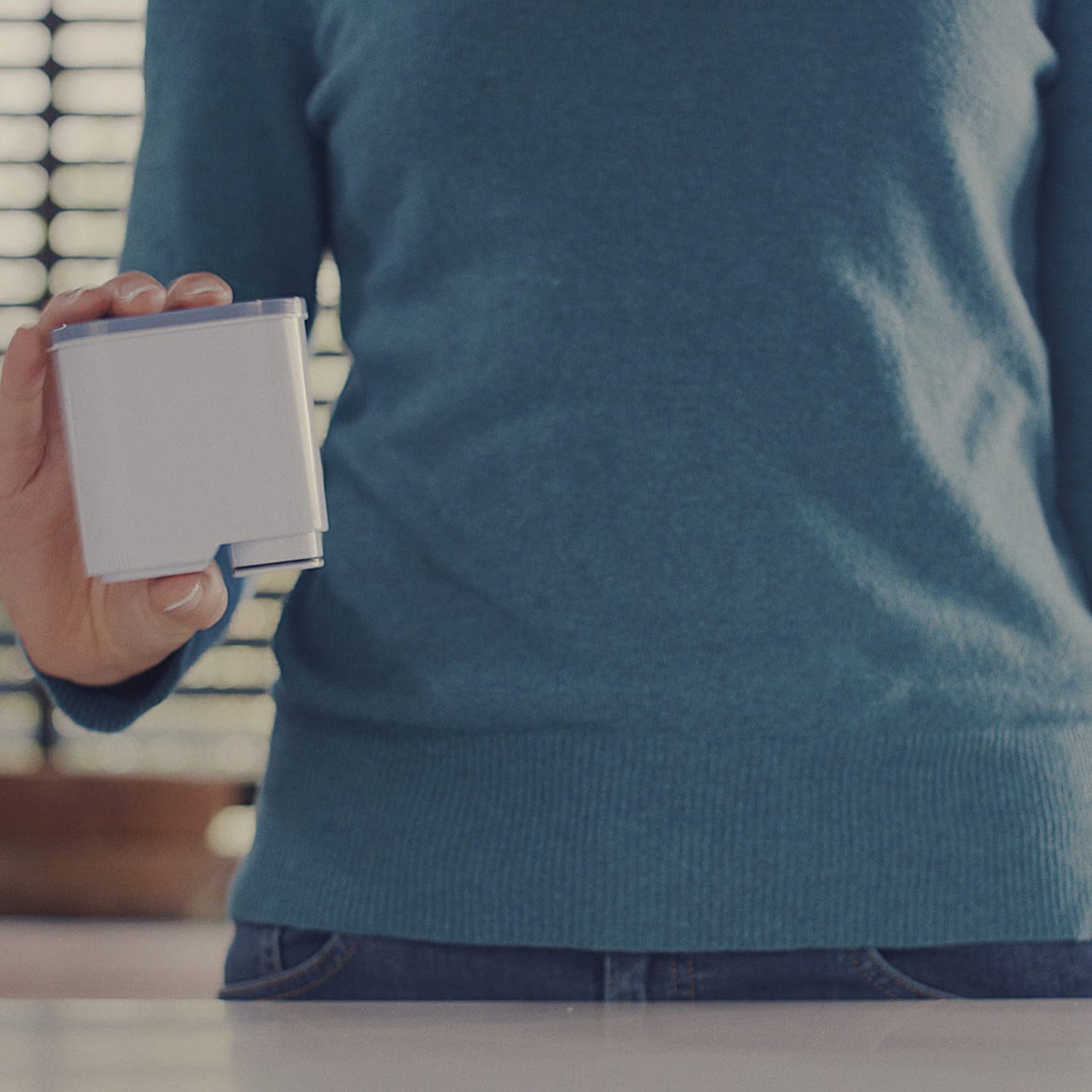 Installation scene demonstrates the click-and-go setup for quick use.