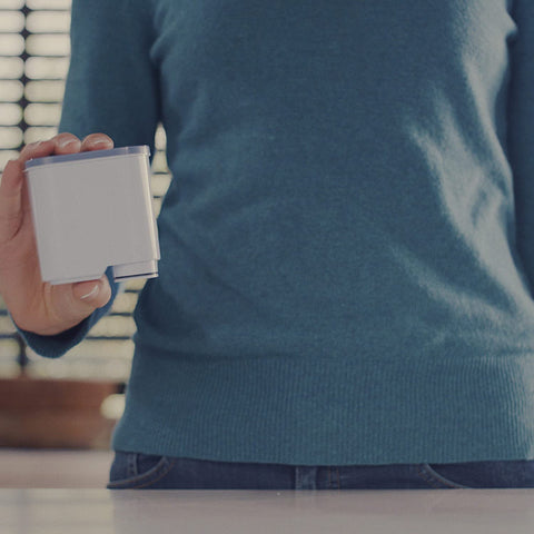 Installation scene demonstrates the click-and-go setup for quick use.