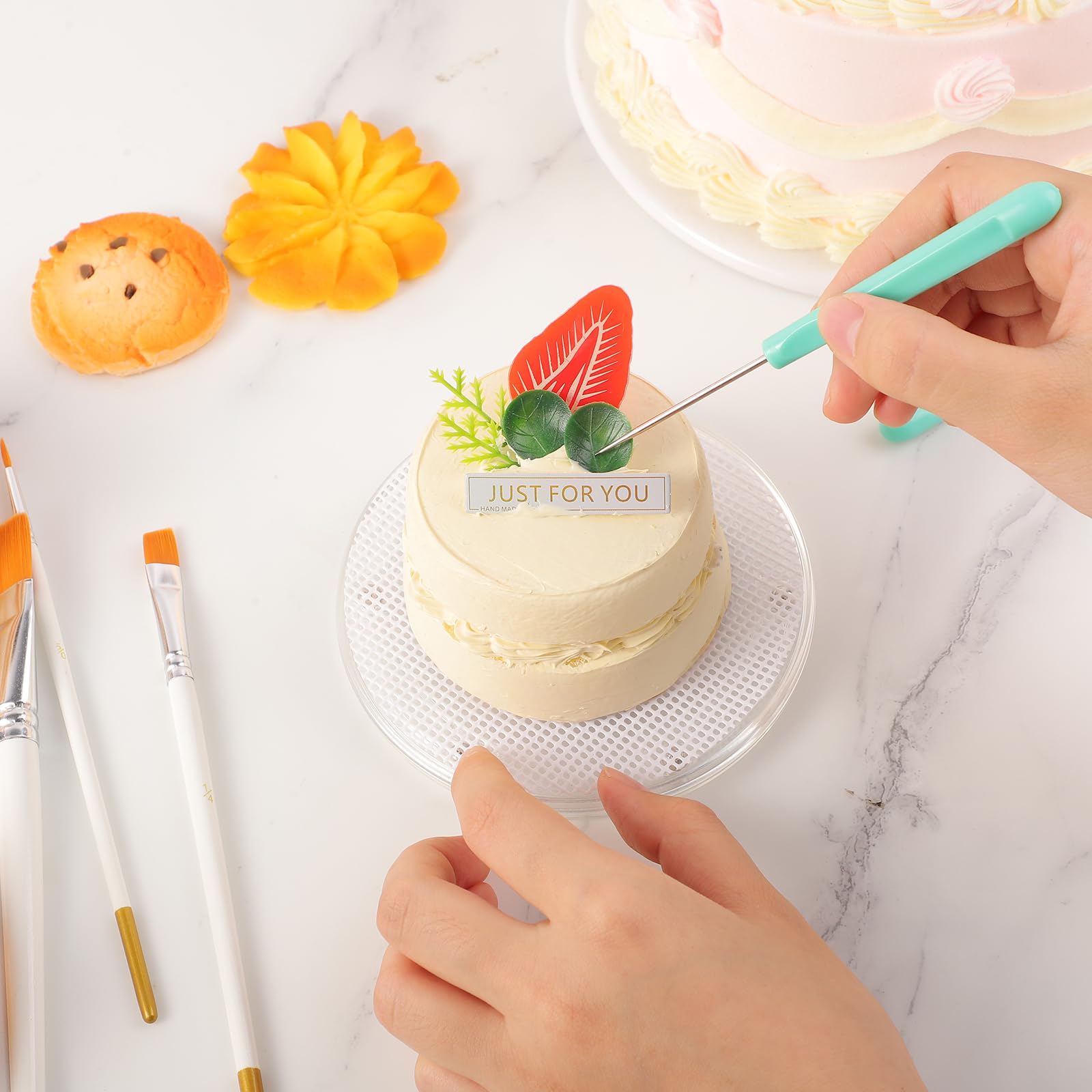 Pimoys silicone mesh mats non-stick surface ideal for icing and sugar paste.