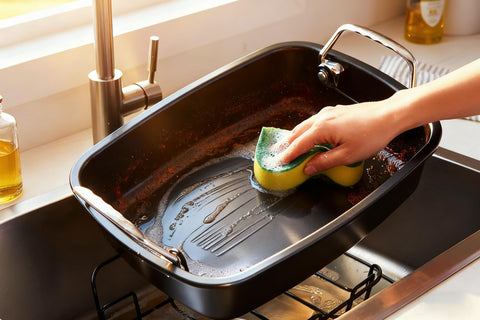 PinAmigos roasting pan with baster for flavorful turkey jus.