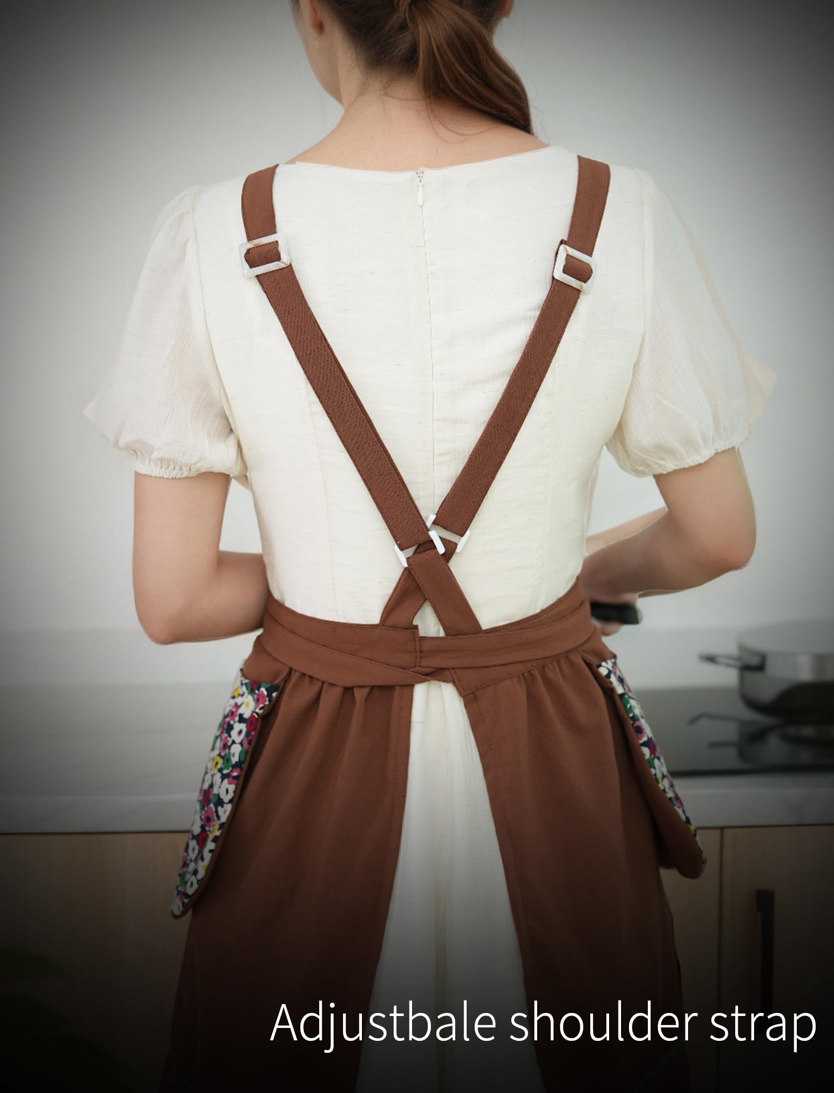 Pinknoke easy-care brown apron ideal for everyday use and quick washing.