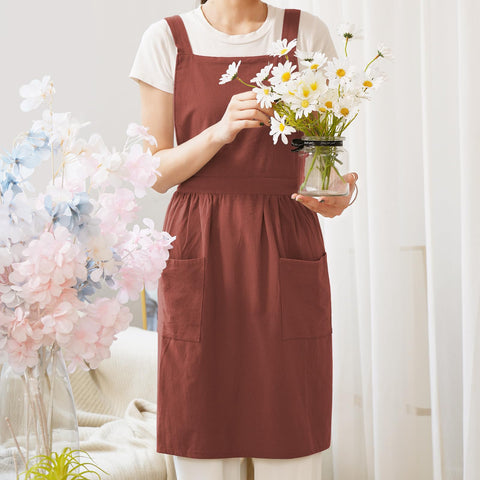 Pinknoke retro American-style kitchen image emphasizes chic, functional attire for home cooks.