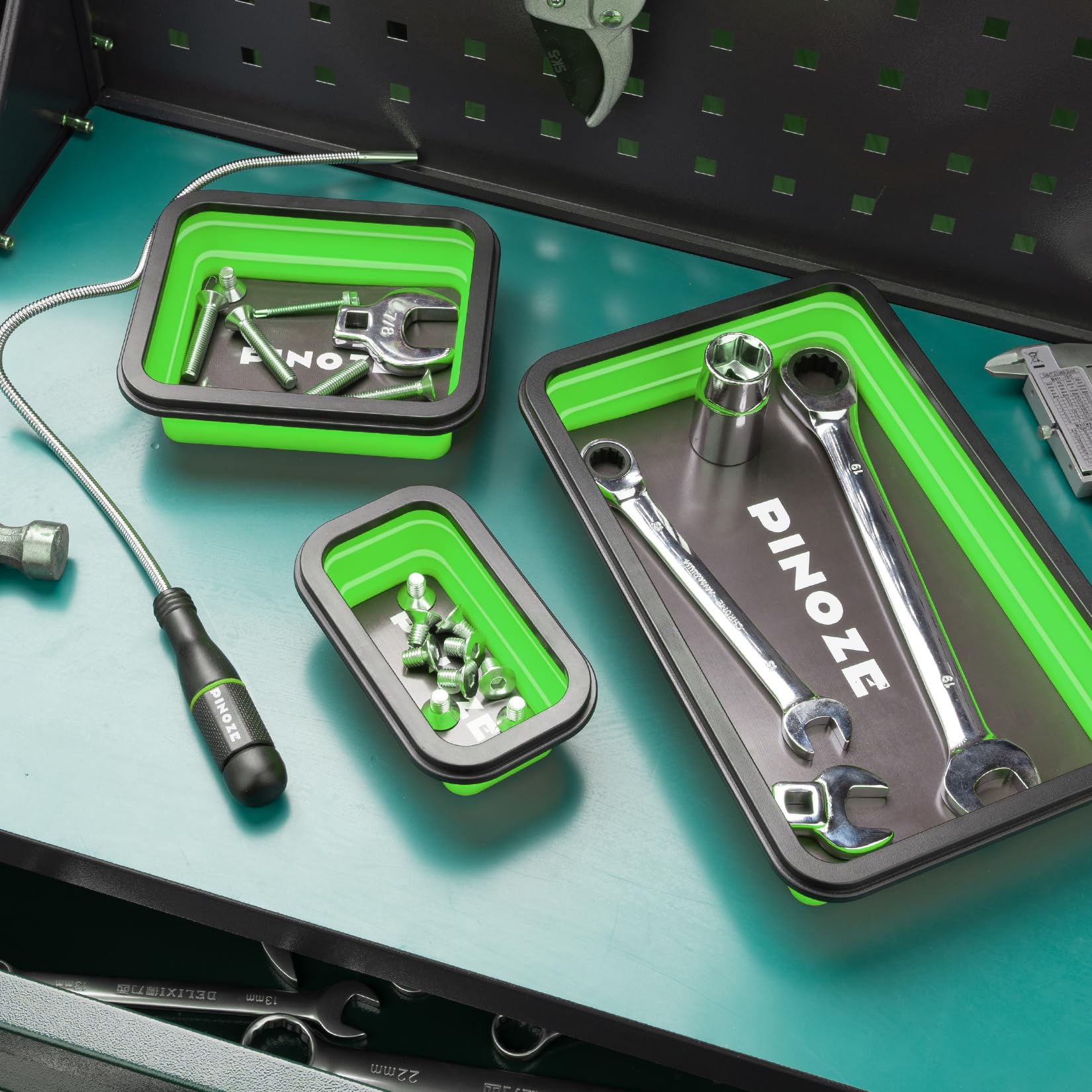 PINOZE collapsed tray demonstrates compact storage and portability.