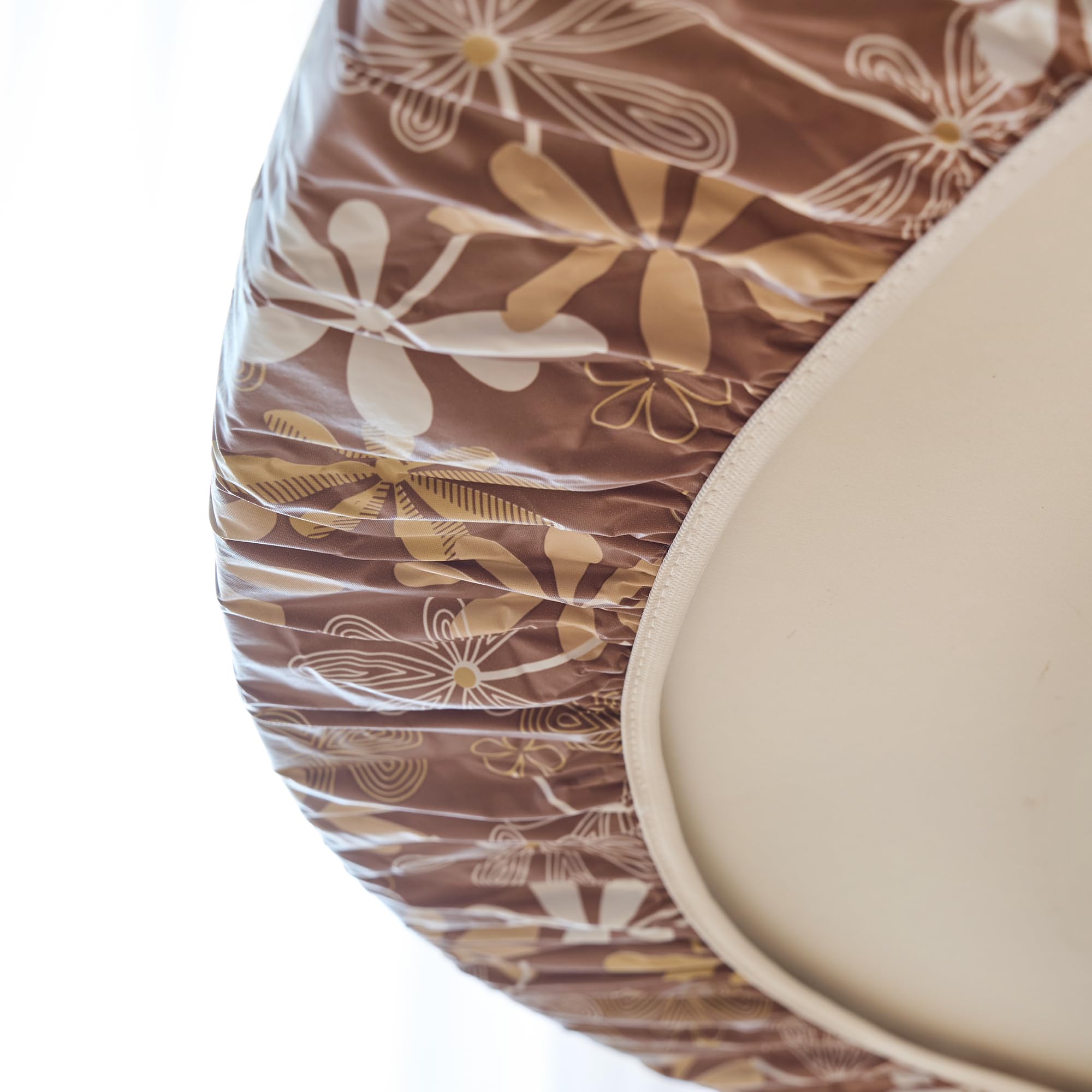 Pioggia easy-clean tablecloth wipes clean after meals