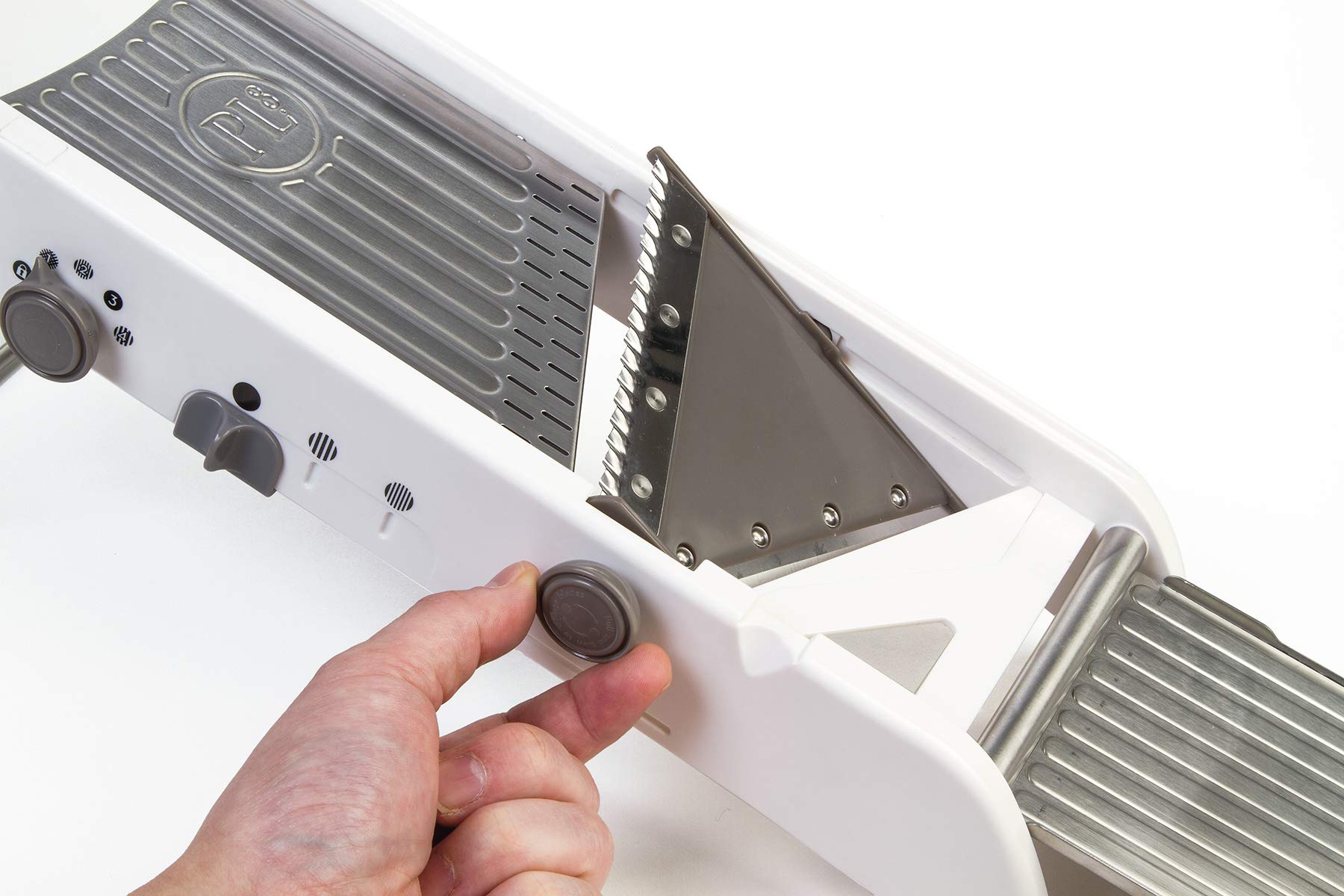 PL8 easy-clean design makes cleanup quicker after busy shifts.