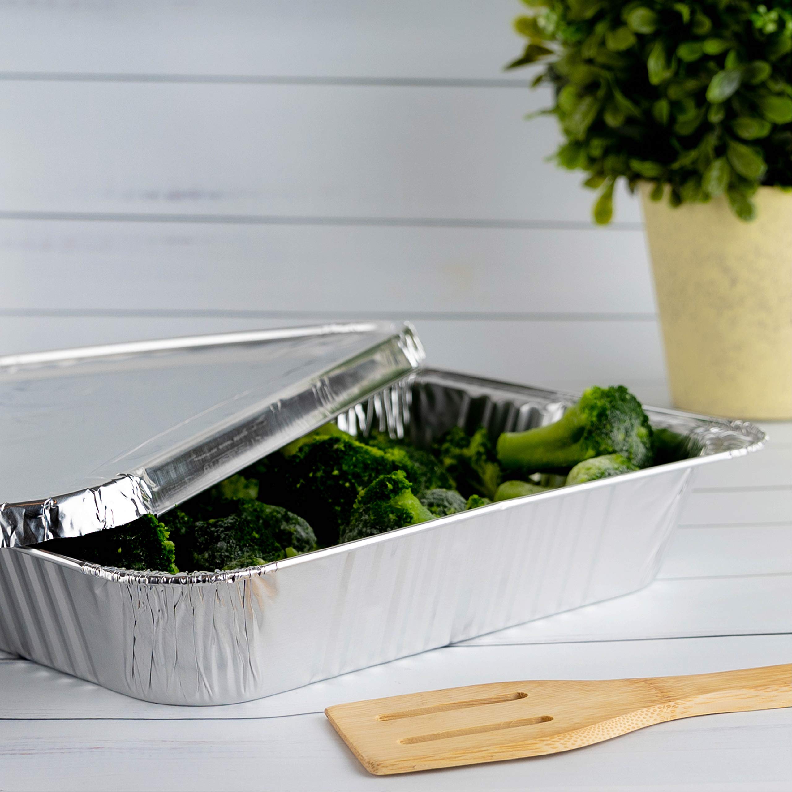 PLASTICPRO oven-safe and freezer-safe pans support meal prep and storage.