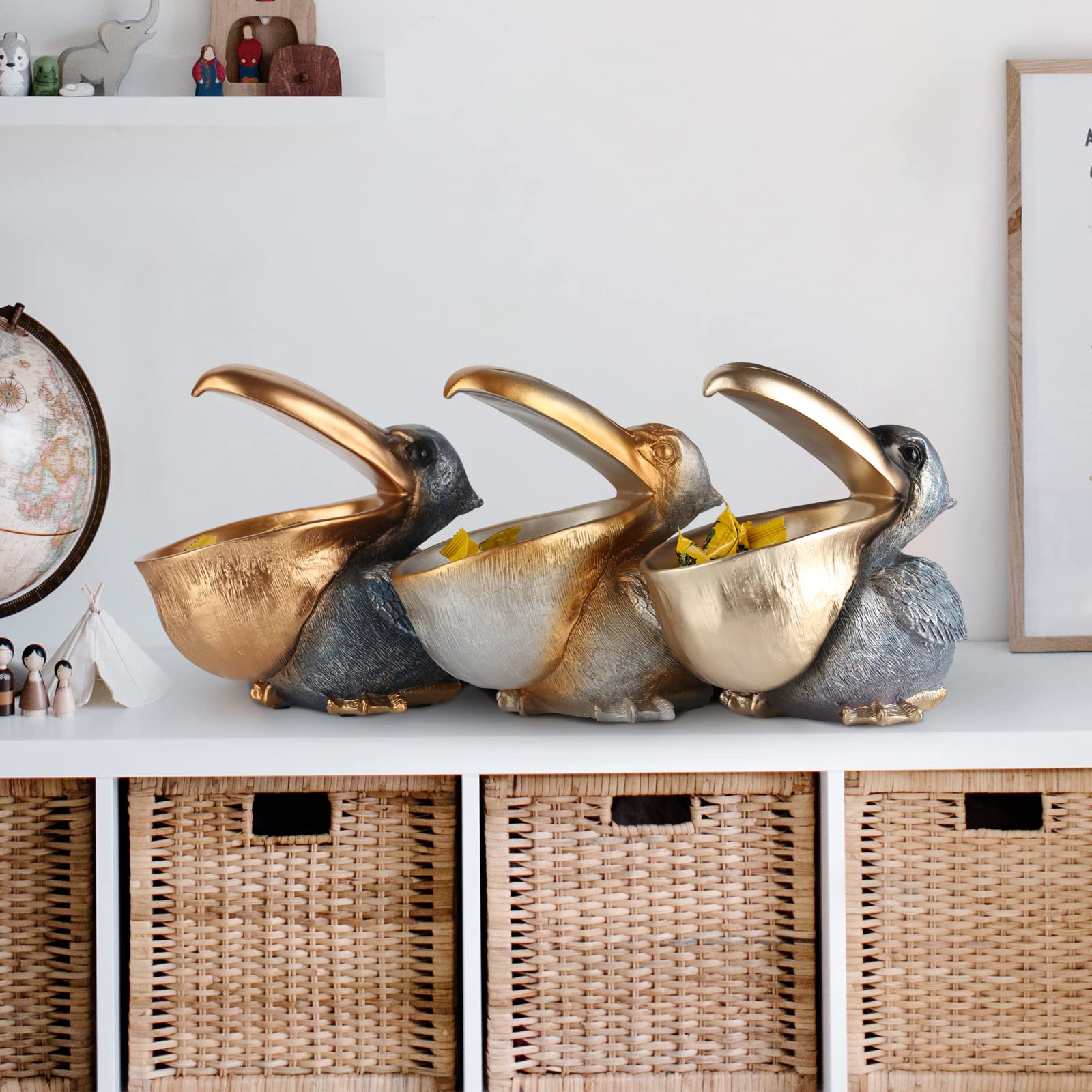 Gift-worthy PlivBloom pelican piece sparks conversation.