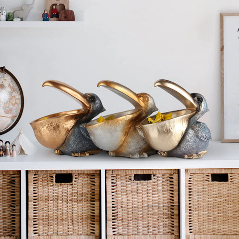 Gift-worthy PlivBloom pelican piece sparks conversation.