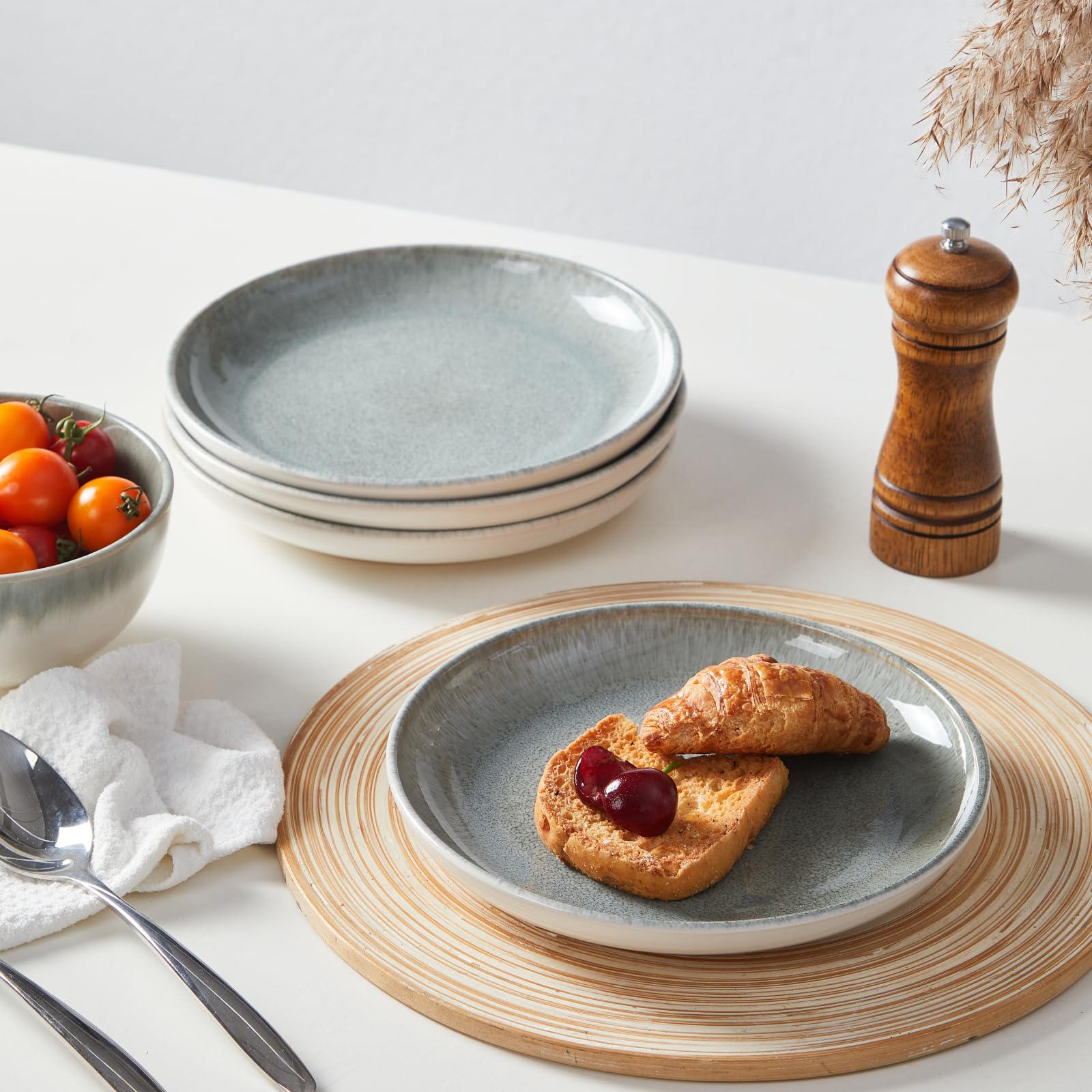 Pokini microwave‑safe dishware in use for quick weeknight meals.