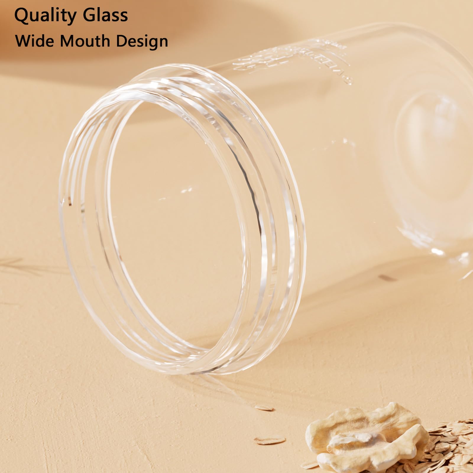 Povinmos matte-textured handle provides secure grip on the go.