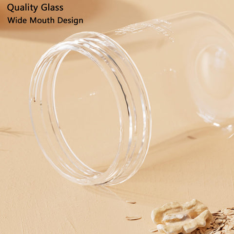 Povinmos matte-textured handle provides secure grip on the go.