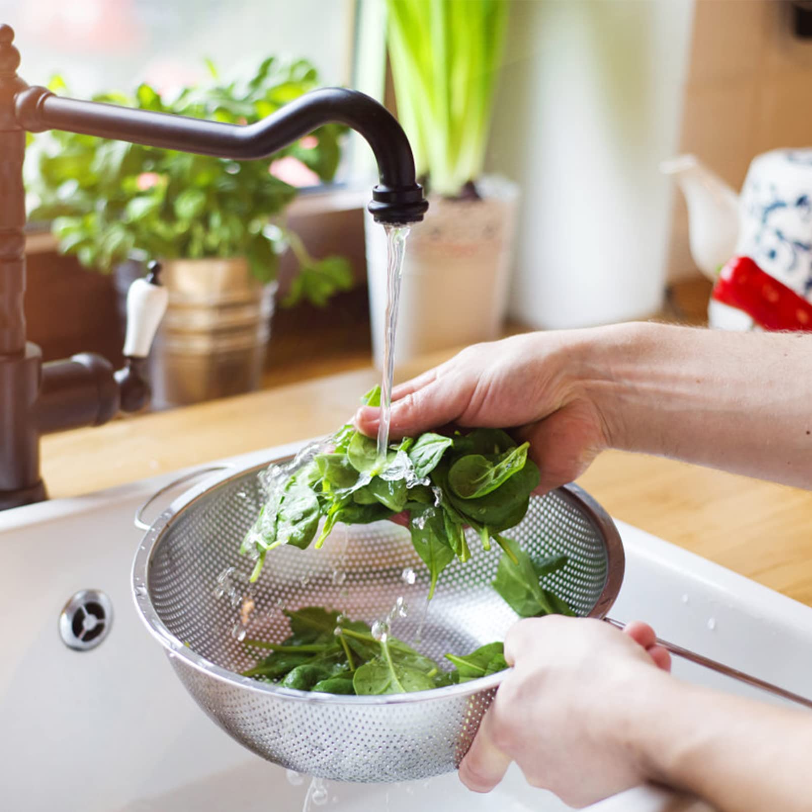 P&P CHEF colander set doubles as a fruit bowl and salad mixer