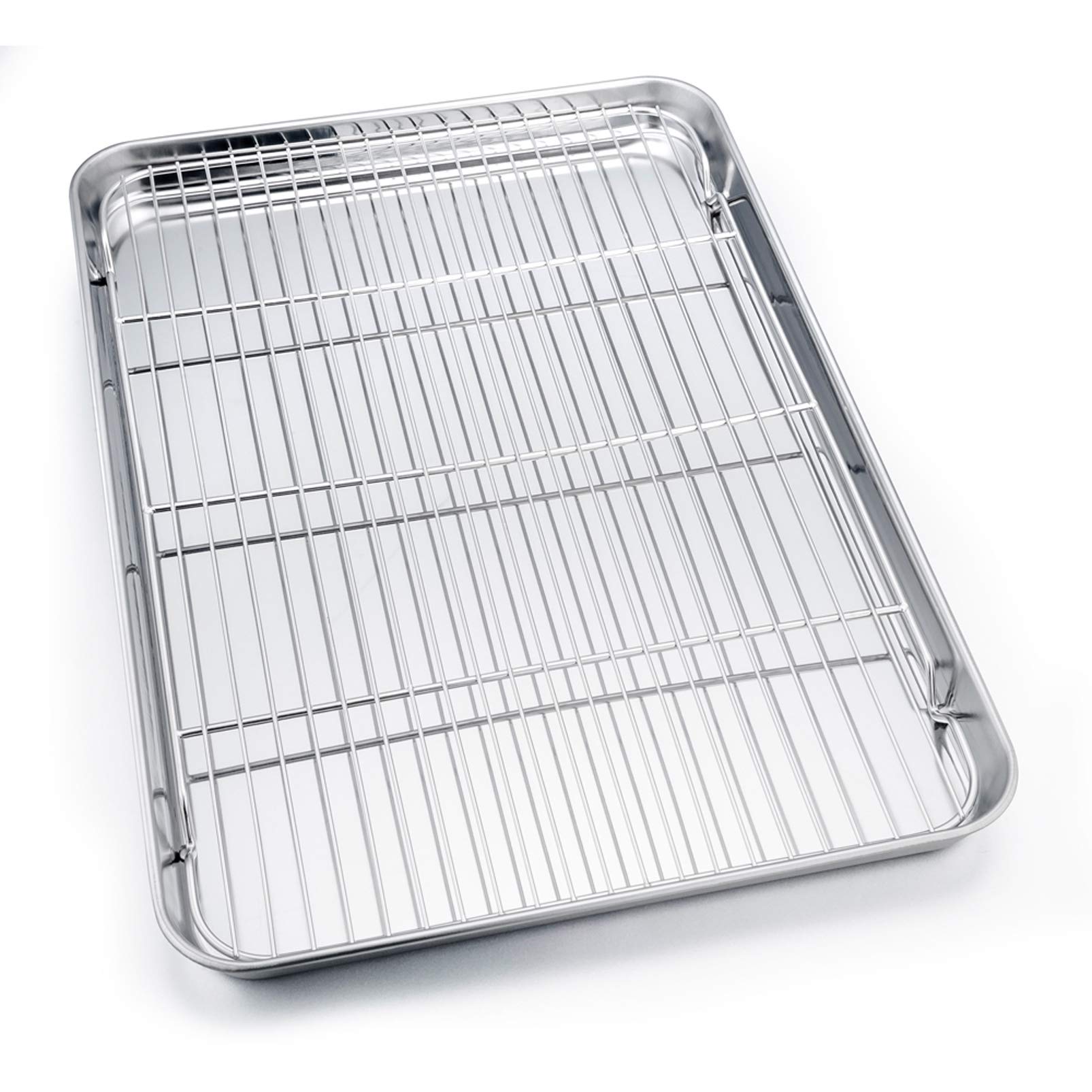 P&P CHEF deep rim design contains juices and keeps the oven cleaner.