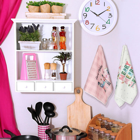 Preboun microfiber towels feature a hanging loop for easy storage and space saving.