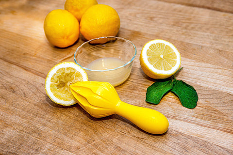 Prepara Juicy Reamer demonstrates direct juice into pitcher or cup.