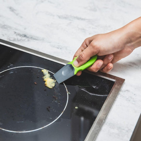 Prepara thumb scraper close-up demonstrates edge cleaning against grime