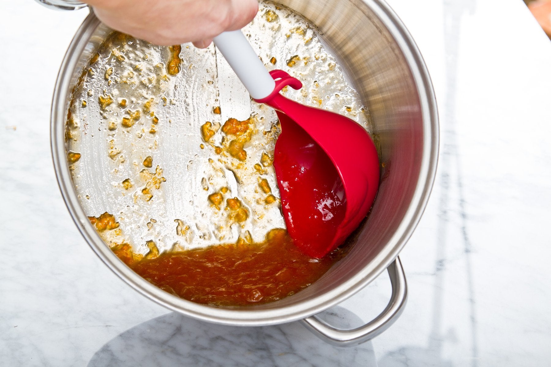 PREPWORKS canning scoop clip-on pot rim to prevent slips during use.